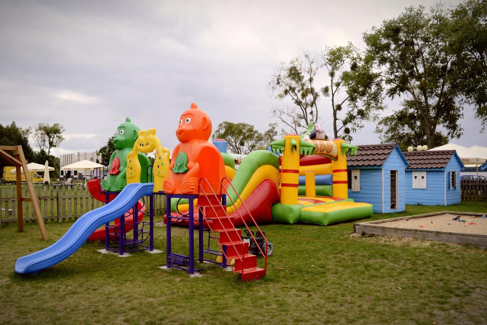 Camping Szczecinek Domy Wypoczynkowe Esterno foto